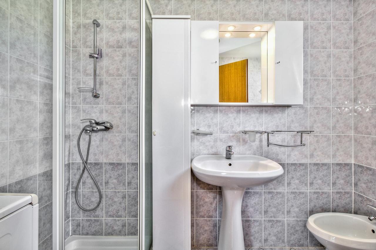 Lana House With Apartment Petrovija Exterior photo