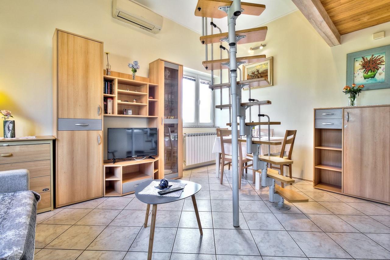 Lana House With Apartment Petrovija Exterior photo